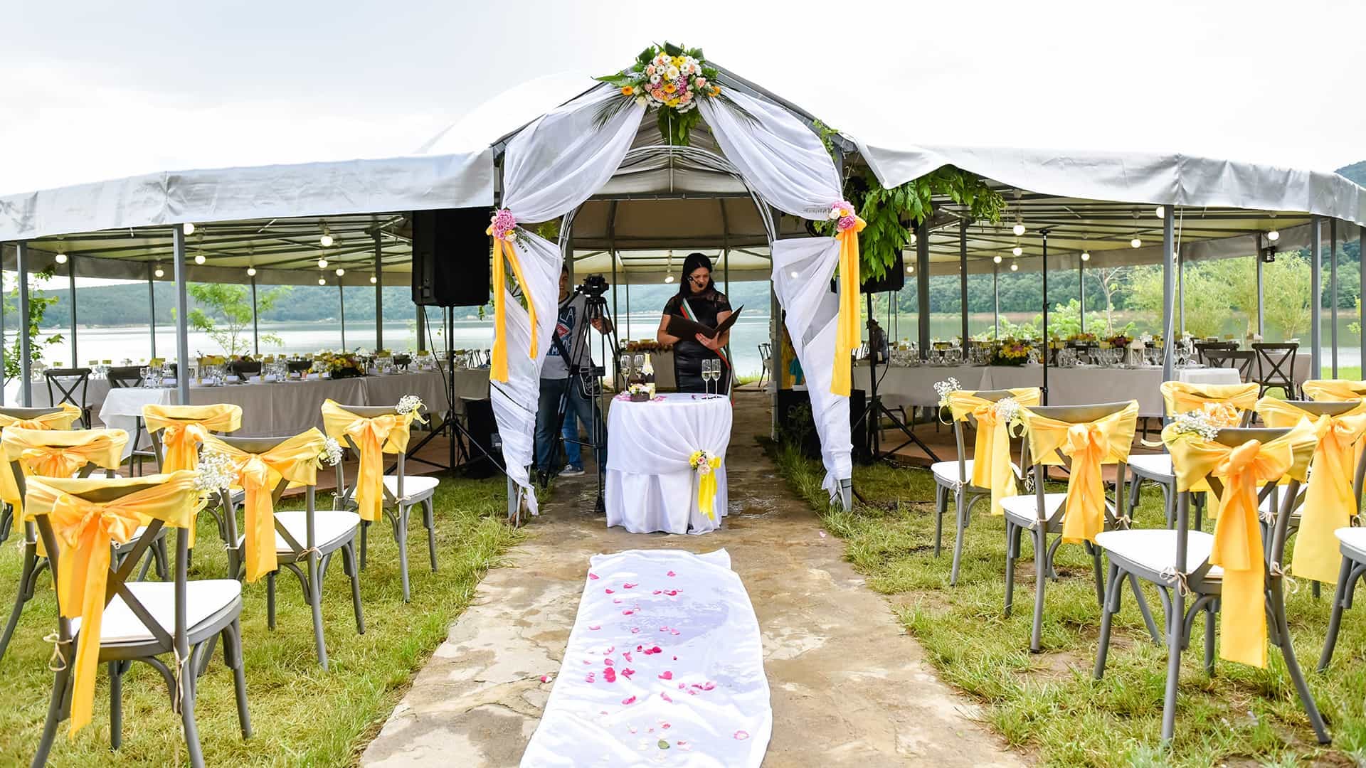 Outdoor Table & Chairs