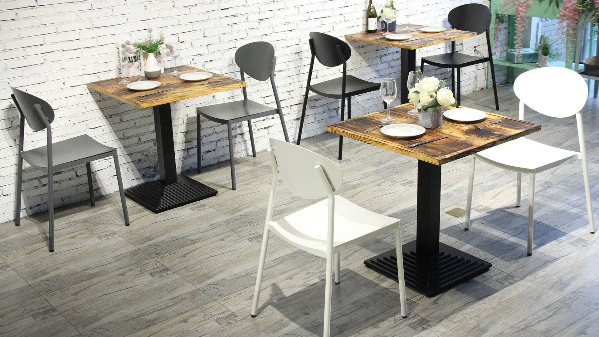 Chaise de salle à manger en aluminium empilable colorée de restaurant de café de bistro 767-H45-ALU