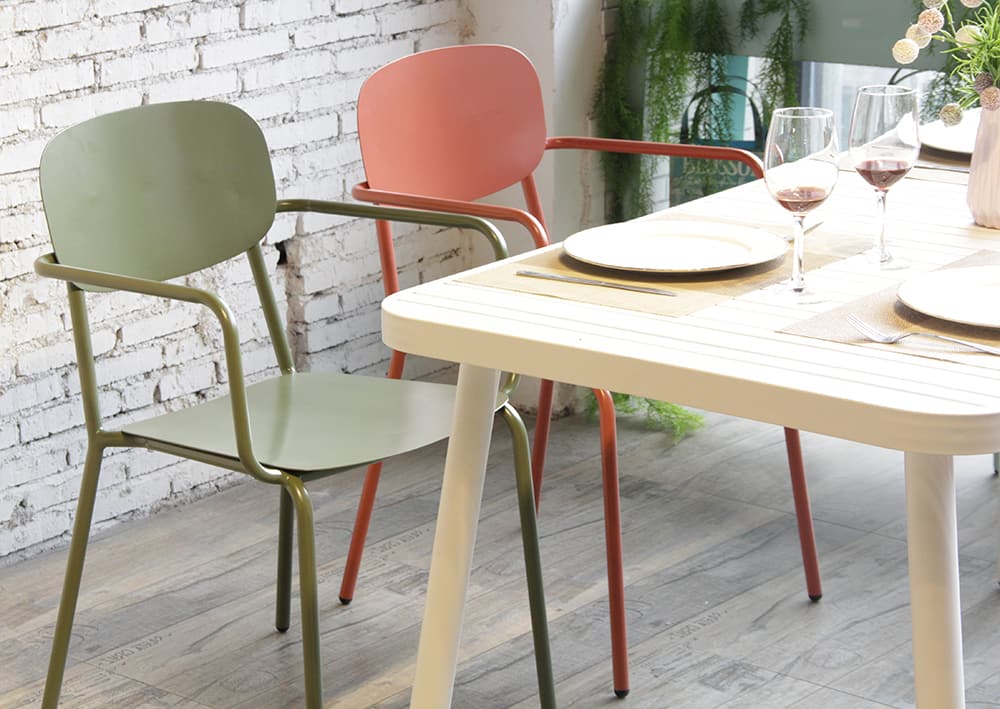 CDG Zeitloses Design Gartenmöbel in modischen Farben