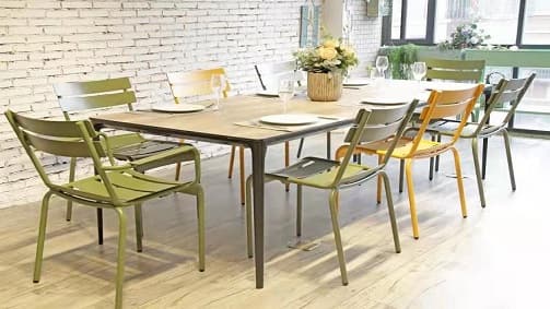 Sedia e tavolo della serie CDG Luxembourg