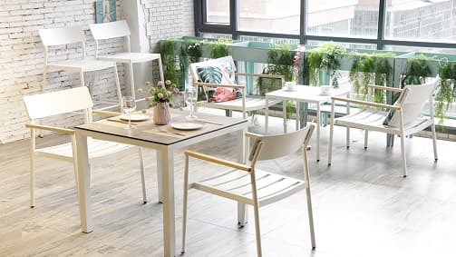 La mesa de aluminio CDG decora tu cafetería y bar