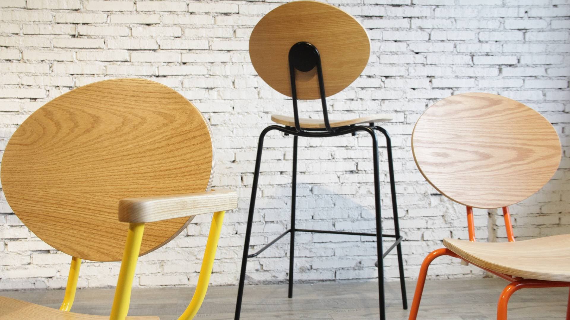 Cadre en acier robuste minimalisme avec assise et dossier en bois courbé Tabouret de bar Ovni 798-H75-STW