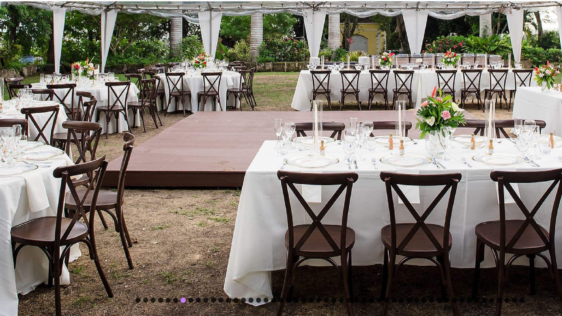 Popular apilamiento de alquiler banquete evento bautizo césped fiesta boda Crossback silla mesa conjunto
