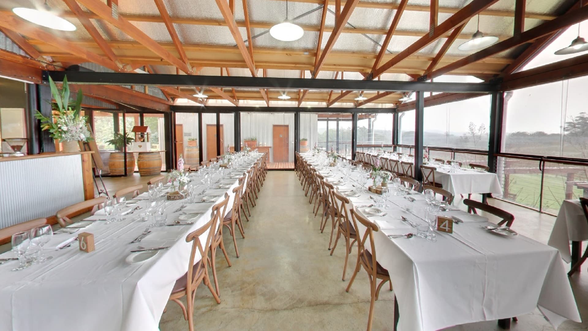 Mesa y silla de banquete para eventos de campo de granja rústica